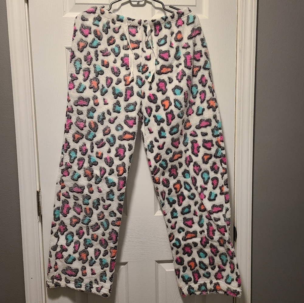 NWOT ANIMAL PRINT FLEECE PAJAMA BOTTOMS, SIZE XL